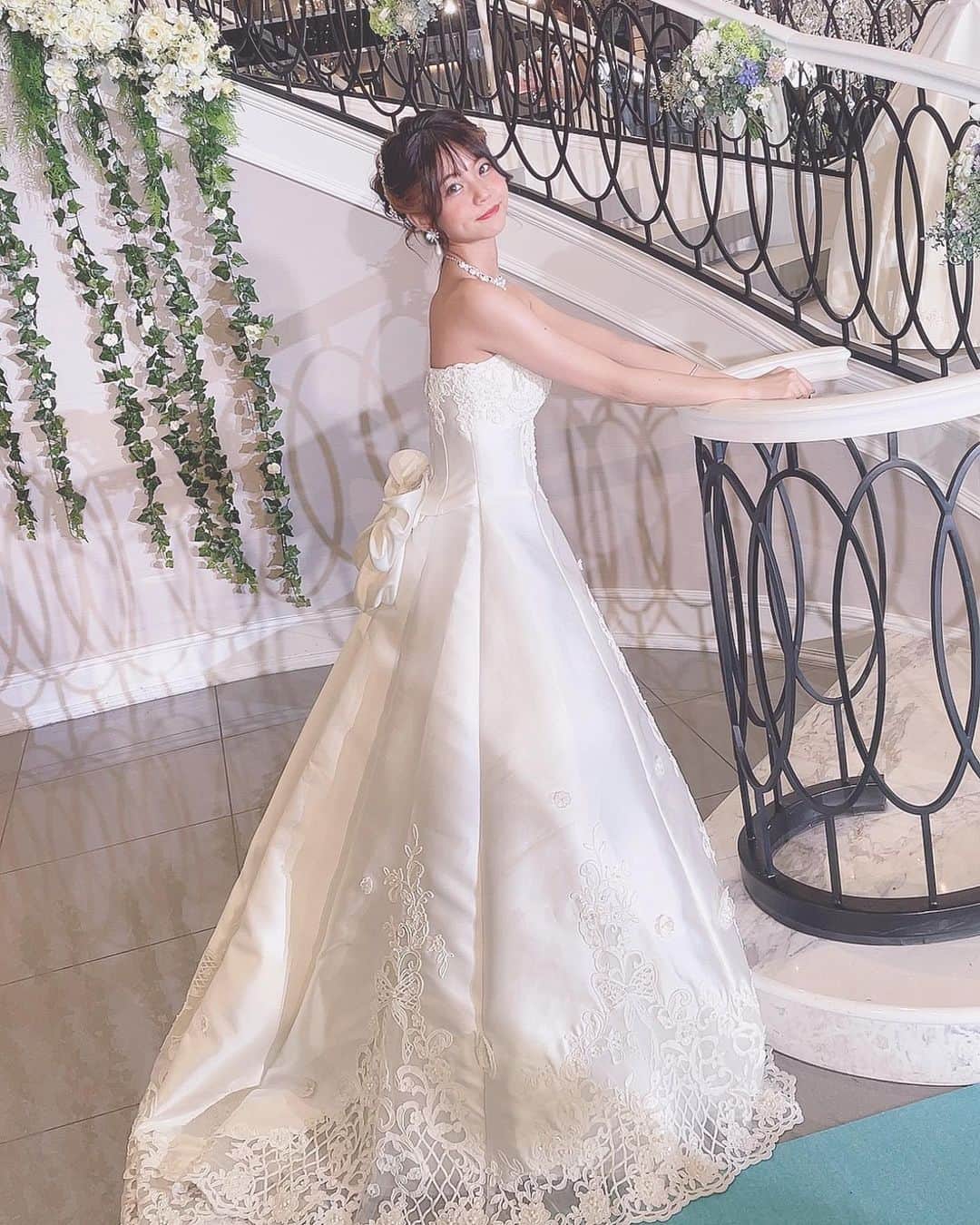 永野いち夏さんのインスタグラム写真 - (永野いち夏Instagram)「MissBridalAward2022 表彰式🎖 皆さん、応援ありがとうございました✨ ファンの方々の応援のおかげでファイナリストとして、表彰式に立つことができました🥰  賞は取れませんでしたが、皆と一緒に戦った5ヶ月間はとてもいい経験になったし、かけがえのない時間でした😌ありがとう✨  辛い時も沢山支えてくれて、きっと皆がいなかったら途中で辞めてたかもしれない😭皆が一緒に最後まで諦めないで戦ってくれたからきっと私も諦めずに最後までグランプリ目指す！って言えたんだと思う🙏  グランプリ目指す！って言うことにも勇気がいる様な状況だったけどそれが心置きなく言える環境に居させてくれて本当にありがとう💓💞  ミクチャは引退しますが、ほかのコンテンツでは活動していきたいと思っているのでこれからも応援よろしくお願い致します🙏✨🙏  #missbridalaward2022 #ウェディングドレス #永野いち夏」12月20日 17時32分 - nagano_ichika