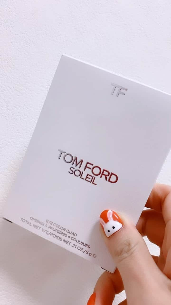 神谷ゆう子のインスタグラム：「✨✨✨✨  #tomford #tomfordbeauty  #コスメ #クリスマスコフレ2022  #eyeshadow#キラキラ #cosmetics  #滅多にコスメ買わないのだけど #これは心惹かれた #多分何年使ってもなくならない #気分が上がるコスメ #もったいなくて使わないかも #見てるだけで幸せ  #嬉しくてリール作ってみました」