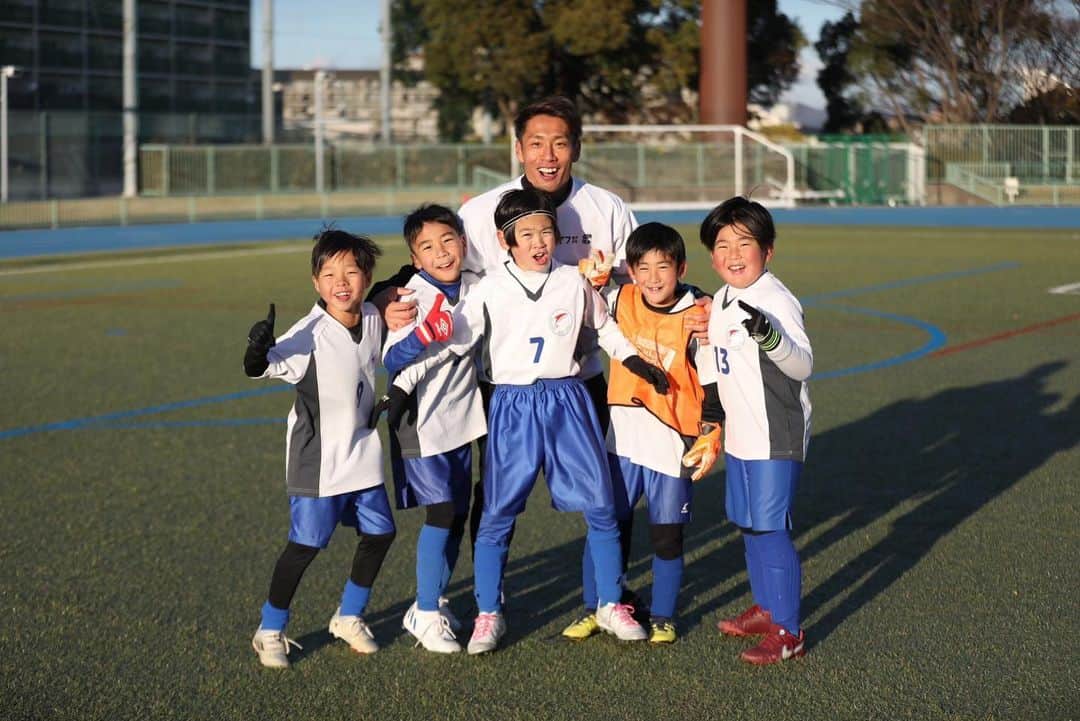 倉田秋さんのインスタグラム写真 - (倉田秋Instagram)「12月18日に倉田秋カップを開催しました！ 大会に支援していただいた皆様、携わっていただいた皆様、そして参加してくれた選手達のおかげで最高の大会になりました😊 選手達は一生懸命にサッカーを楽しんでやってくれてパワーをもらったし嬉しかったです！これからも続けていきたいです！ #倉田秋カップ #サッカー #一森純 #未来のスター達 #初監督 #笑顔 #チャレンジ #選手達の記憶に」12月20日 17時40分 - shukurata10