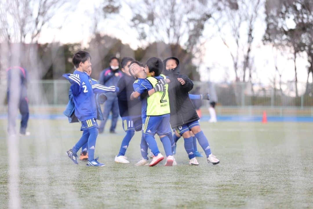 倉田秋さんのインスタグラム写真 - (倉田秋Instagram)「12月18日に倉田秋カップを開催しました！ 大会に支援していただいた皆様、携わっていただいた皆様、そして参加してくれた選手達のおかげで最高の大会になりました😊 選手達は一生懸命にサッカーを楽しんでやってくれてパワーをもらったし嬉しかったです！これからも続けていきたいです！ #倉田秋カップ #サッカー #一森純 #未来のスター達 #初監督 #笑顔 #チャレンジ #選手達の記憶に」12月20日 17時40分 - shukurata10