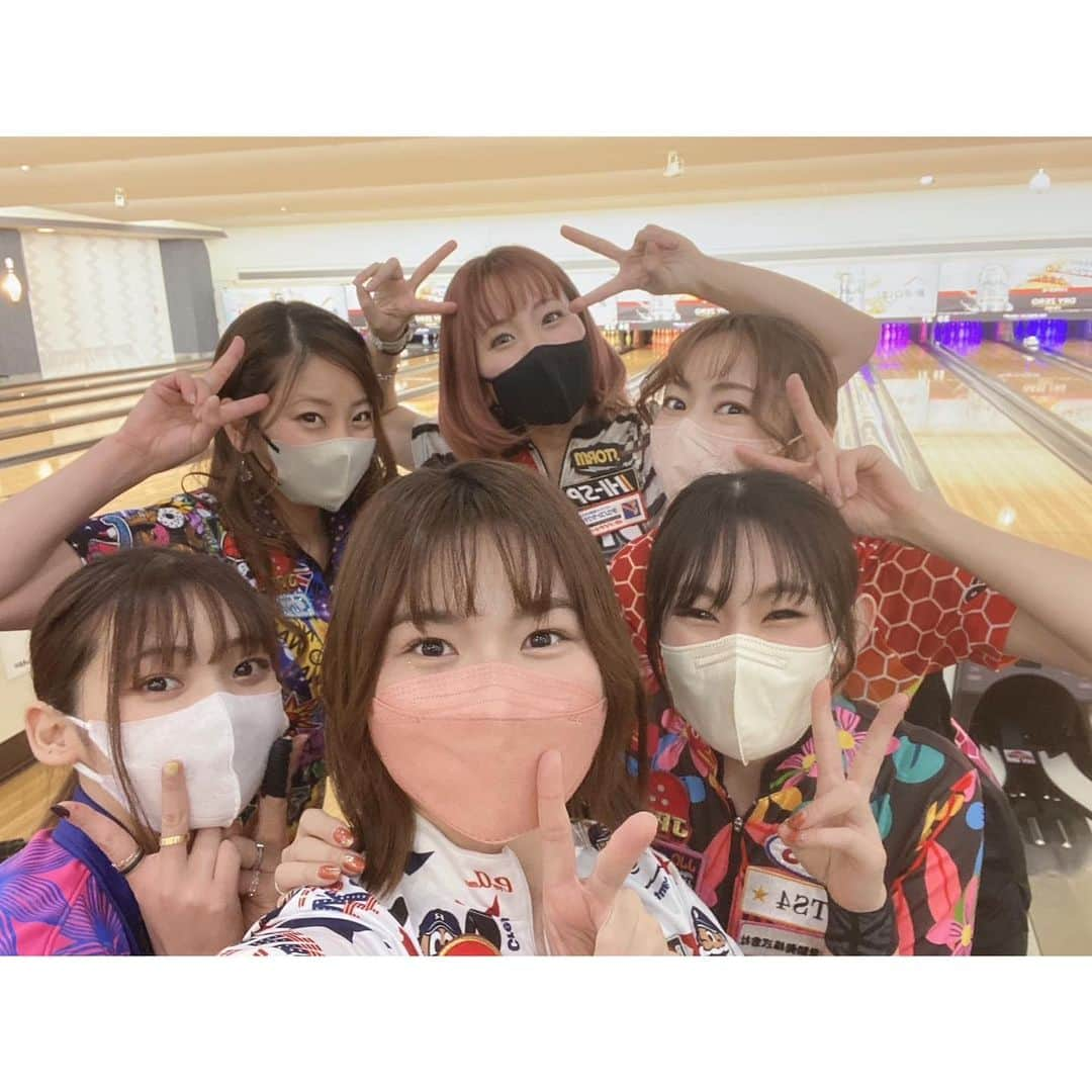 浅田梨奈さんのインスタグラム写真 - (浅田梨奈Instagram)「平和島スターボウル様⭐️ 100名以上のご参加本当にありがとうございました🌈 毎年恒例のメーカー対抗チャレンジマッチ❣️ 今年で3年連続参加させて頂いています🤗 そして今年は女子戦👯‍♀️💕 わいわい、がやがや 毎年賑やかな時間をありがとうございます✨  チームハイスポーツ勝ちました🤗✨ 霜かなありがとう笑 #bowling #ボウリング #プロボウラー #平和島スターボウル 様 #メーカー対抗女子対決」12月20日 17時47分 - asdrn528