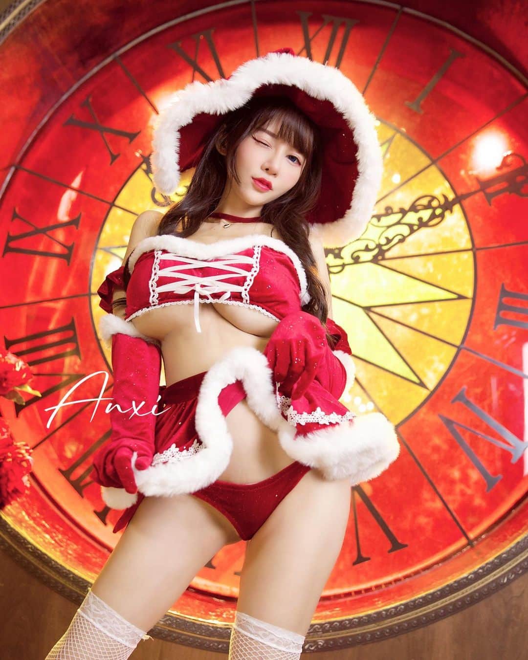 のインスタグラム：「聖誕女郎來惹～～🎄 聖誕寫真發給P網寶寶囉！趕快上去看～ 這個月加入的還是可以拿喔！會在1/5跟其他寫真一起發♥️♥️ #首頁有連結加入cosplay There is a link on the homepage to join cosplay」