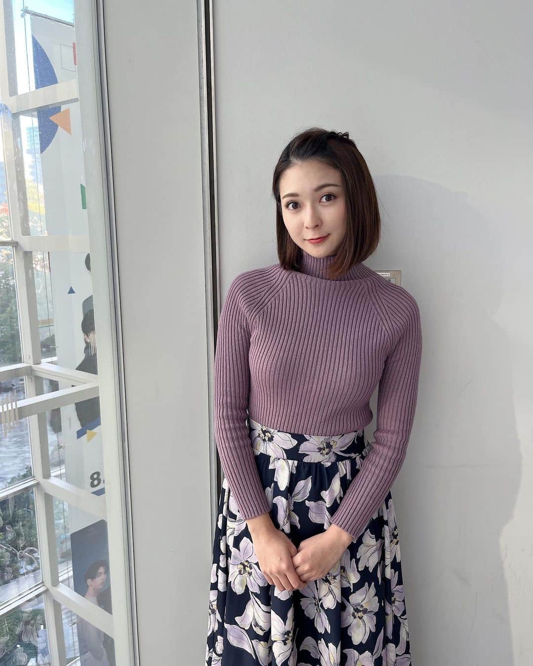 住田紗里のインスタグラム：「久しぶりに前髪をあげてもらいました！ 今朝は紫のトップスでした〜  トップス・スカート &.NOSTALGIA (@nostalgia_jp)  #グッドモーニング#衣装#&nostalgia#紫#テレビ朝日#テレ朝#テレビ朝日アナウンサー#アナウンサー#住田紗里」