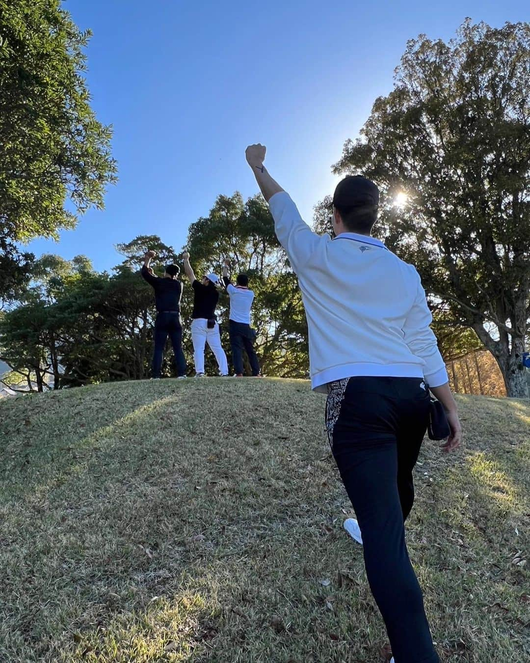 甲斐拓也さんのインスタグラム写真 - (甲斐拓也Instagram)「2022年も沢山の応援ありがとうございました。 悔しい１年でしたが、来年やり返せるように頑張ります！  オフは少しでもInstagramの更新ができるように、心がけていきます🙇‍♂️  #夢 #仲間 #船出 #準備はいいか #出航だぁーっ #おばけ #フォーク」12月20日 19時39分 - kai19official