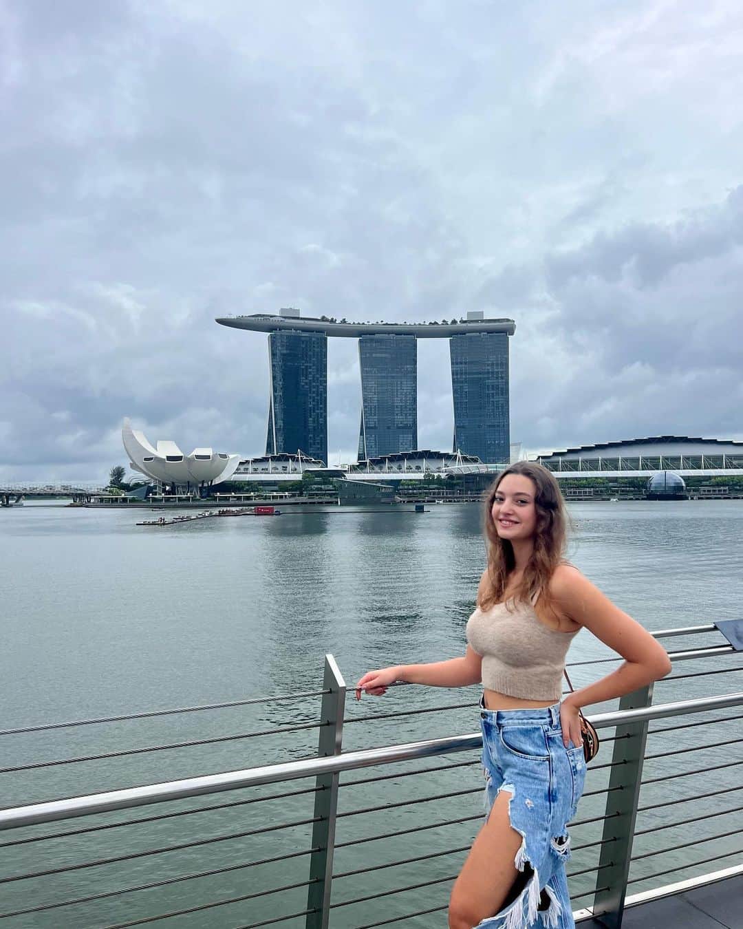 アロナ・コシェヴァツキーのインスタグラム：「Singapore views ✨」