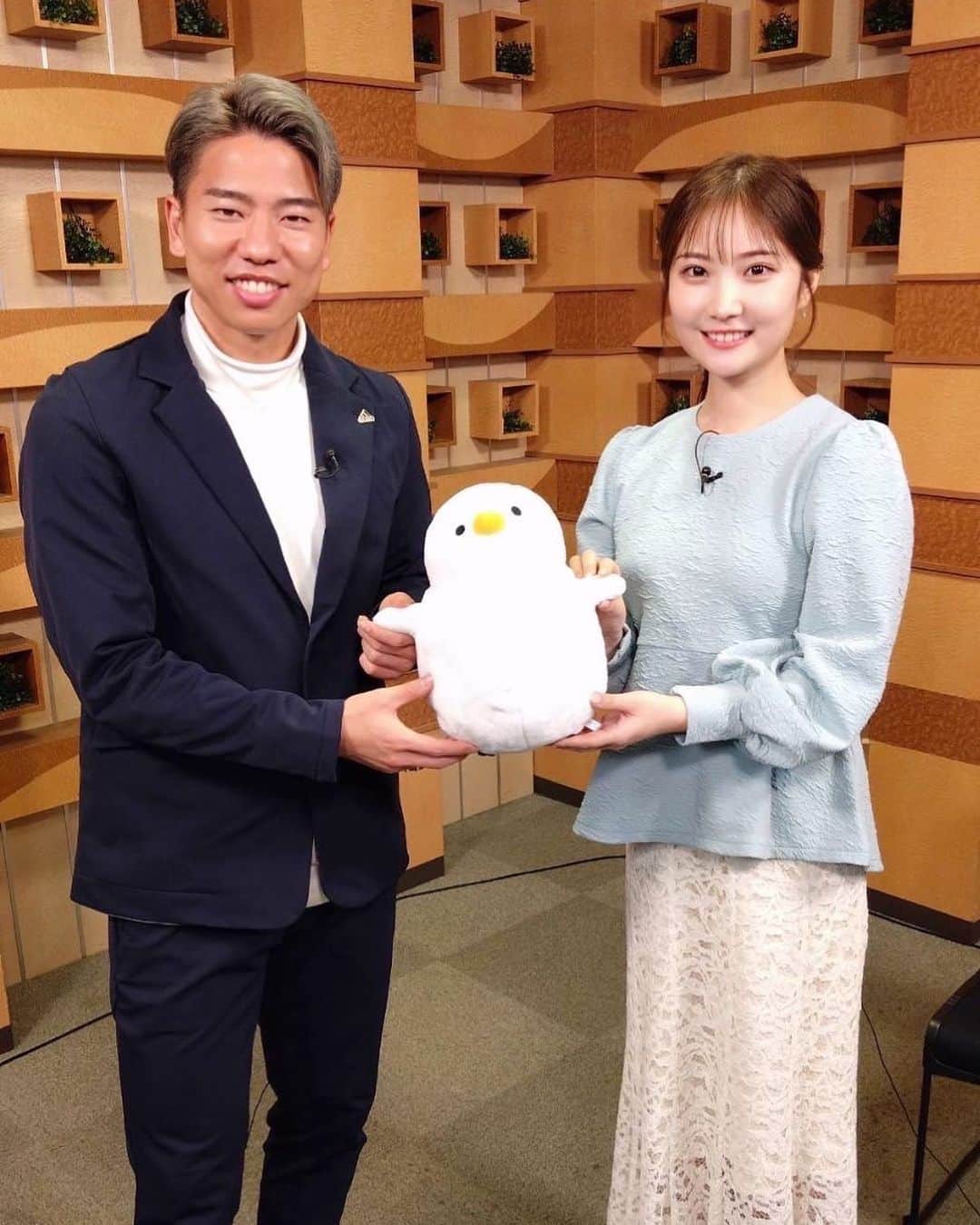 のインスタグラム：「. サッカー日本代表・浅野拓磨選手に インタビューさせていただきました⚽️🎤  明日朝、THE TIME, にて ６時９分過ぎと７時３０分以降に その模様をたっっぷりお届けします✨✨  ・ドイツ戦逆転ゴールのテクニカルな実話 ・ご家族との絆 ・長友選手のもう一つの名言 ・吉田キャプテンとの裏話 などなど 素敵なお話を沢山してくださっています🔥  飾らないお話と熱意のこもった姿が印象的でした🙏  初出しエピソードばかり✨  サッカーファンの方にもそうでない方にも ぜひご覧いただきたいです☺️  お楽しみに♪  . . . . @thetime_tbs  #サッカー　#W杯　#浅野拓磨 選手 (※生放送のため内容変更する場合があります)」