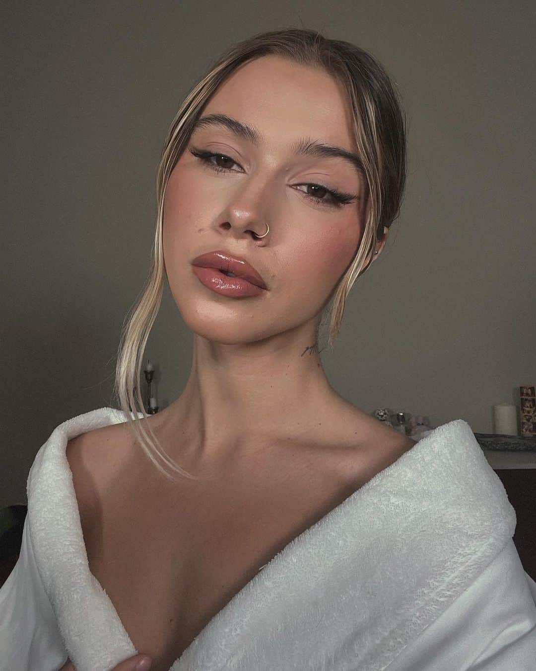 KAYLA SHEAのインスタグラム：「my lips have always been a big insecurity of mine, but i’ve truly never felt more confident in myself than after going to @freshfacesrx 🤍 dr jodee is a queen and really knows how to leave you feeling your best! 💋」