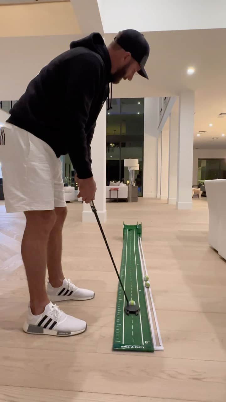 ダスティン・ジョンソンのインスタグラム：「Loving my new Roll-a-Putt by Perfect Practice. Portable so I can practice anywhere - at home or on the road.   ⛳️ Get it at Perfectpractice.golf or Walmart.com ⛳️」