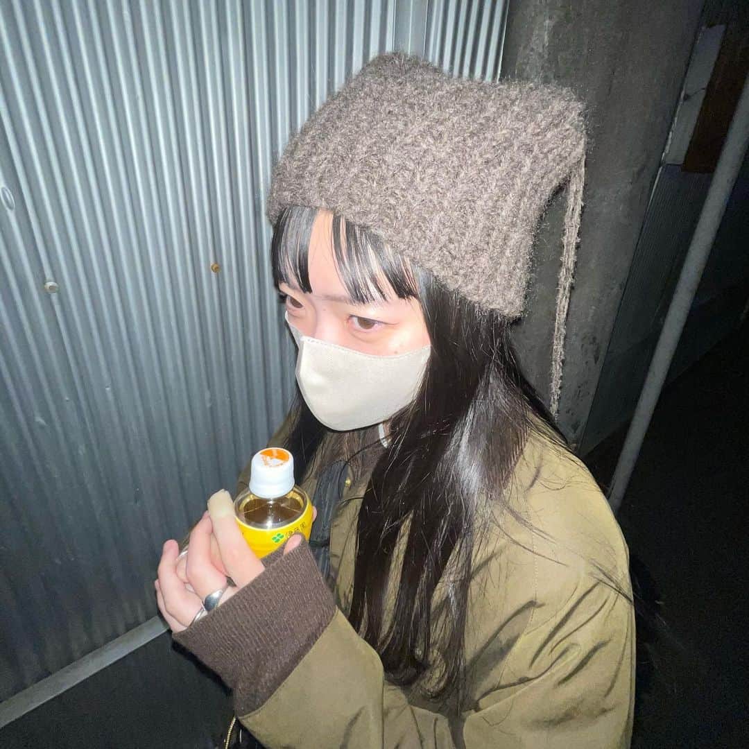 のインスタグラム：「ほんとにさむい。毎日毎日。 風邪ひかないよう必死な毎日です。」