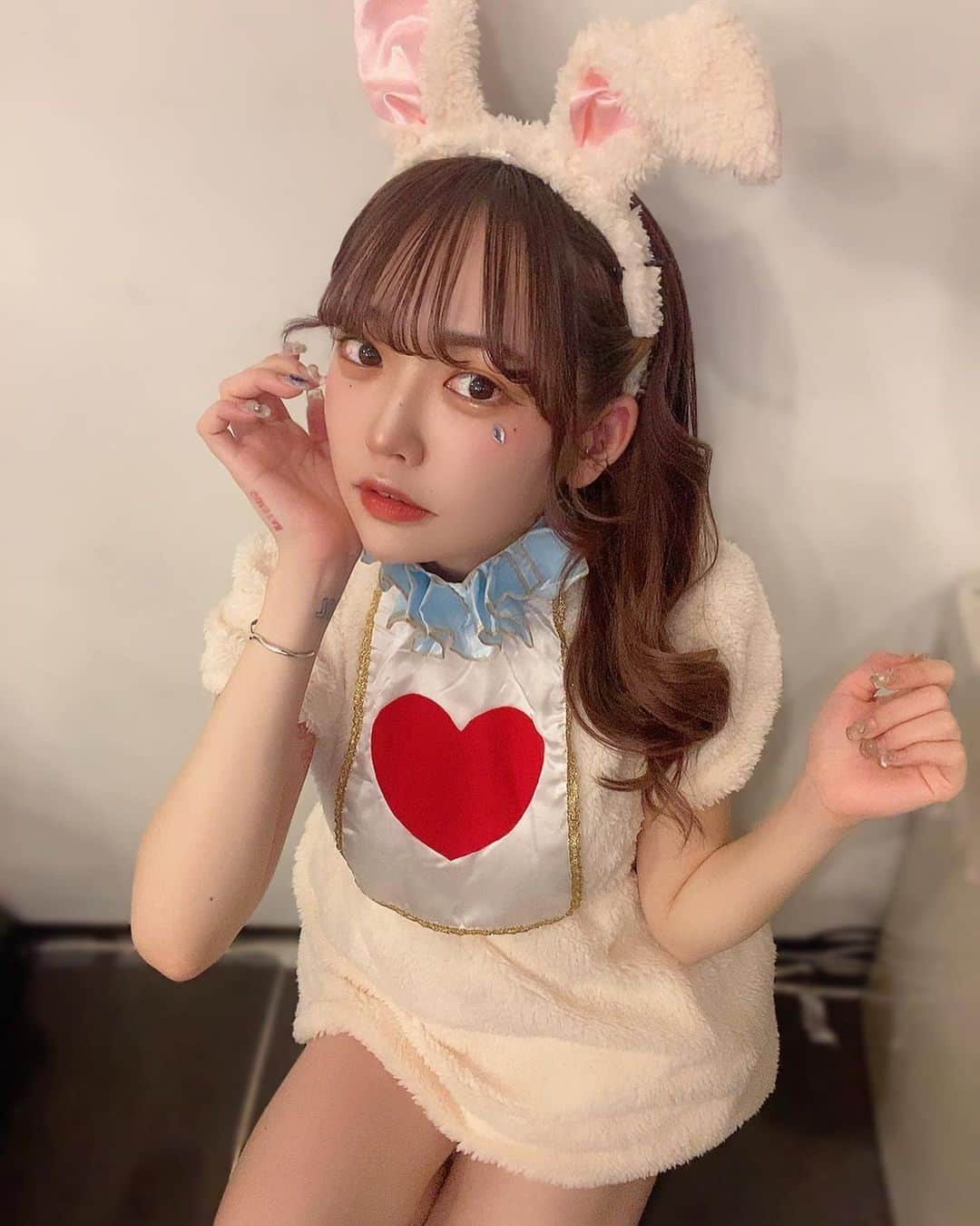 戸田ころね のインスタグラム：「次は卯年だね🐇  #卯年 #ハロウィン #ハロウィンコスプレ  #ハロウィン仮装  #コスプレ #仮装 #動物コスプレ #うさぎコスプレ  #けもみみ」