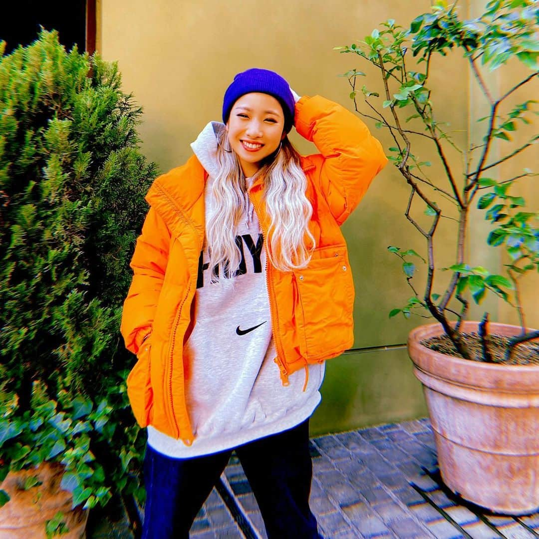 KAEDE さんのインスタグラム写真 - (KAEDE Instagram)「にっこにっこの…♪？☺️  #asianzdancers #でんでんの今日の私服　 #streetstyle #streetfashion #street #streetwear #streetgirl  #ストリート系女子 #ストリートファッション　#ストリートコーデ　 #カジュアル #カジュアルコーデ 　#オーバーサイズ　 #メンズライク　#パーカー　#パーカー女子  #エクステ　#シールエクステ #ロングヘア　#バレイヤージュ　　#ハイトーン　#ニット帽　#ニット帽女子 #ニット帽コーデ 　#ビーニー　#ビーニー女子 #ビーニーコーデ」12月20日 22時48分 - chu_z_kaede