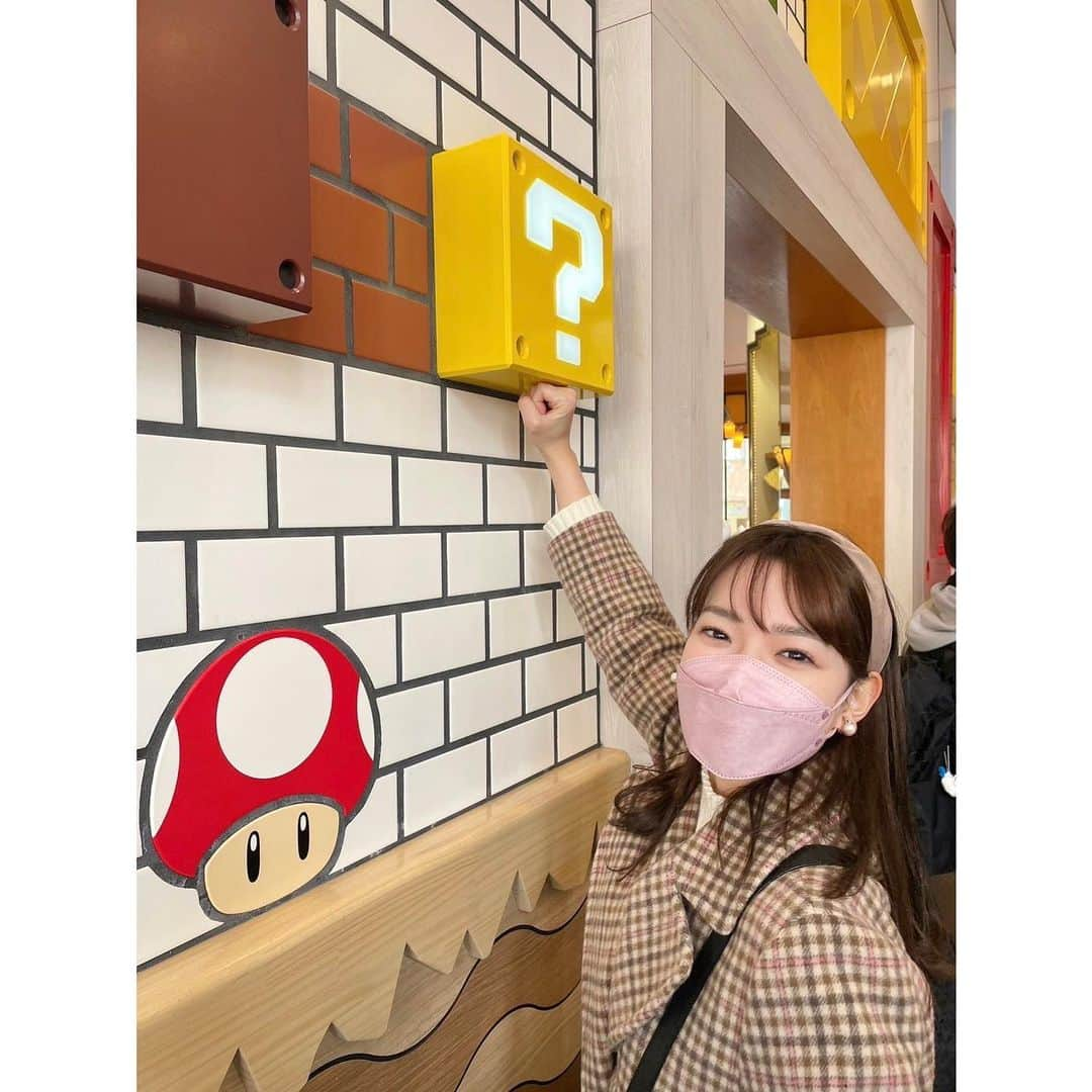 濱村春香さんのインスタグラム写真 - (濱村春香Instagram)「. 久しぶりのUSJ🤍  ニンテンドーエリアができてから 初めて行ったのですが ⁡ エリアの中の写真スポットは 人気すぎてすぐ断念したので カフェに並んでる間に それっぽいところで撮りました！笑 ⁡ #USJ #ユニバ #スーパーニンテンドーワールド #マリオカフェ」12月20日 23時06分 - haruka_hamamura