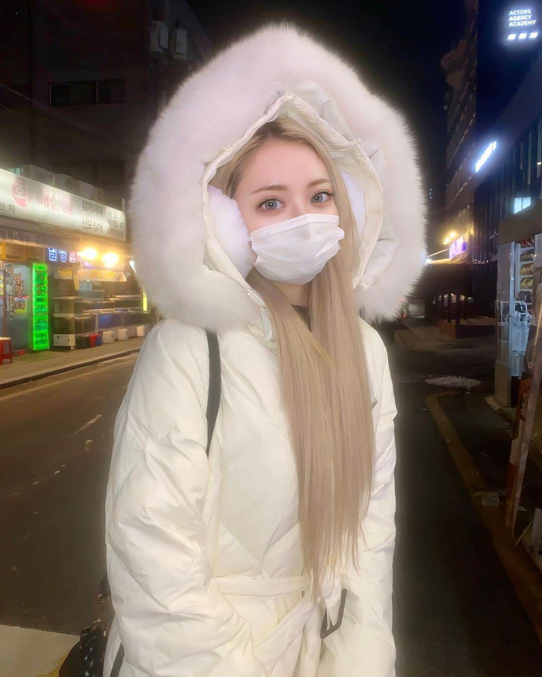 石川千裕（ちぴたん）のインスタグラム：「🇰🇷✈️🤍 3年半ぶりのカンナムオンニしてます。 つねに目がきらっきらしてしまう街だなあと 実感してます。すばらしい。 自分に24歳頑張れの気持ちでたくさん ご褒美という旅をおねえちゃんとしてます🐑♥️ なかよぴっっっ  #셀카 #셀스타그램 #팔로우 #얼스타그램 #nuts #gal #makeup  #ootd #likeit #liketime #model #shooting  #selca #selflove #selfie #fashion」