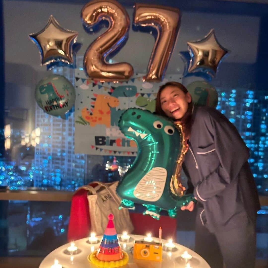 田中萌のインスタグラム：「27歳になりました🐸🎂 たくさんのおめでとうを言ってもらえて1日中嬉しかったです☺️🫶 27歳もサッカー楽しんでいっぱい食べていっぱい笑って過ごします😆🐸⚽️🍰☕️🏃‍♀️  많은 축하해주셔서 감사합니다🐸🎂  #誕生日だいすき🐷🎂」