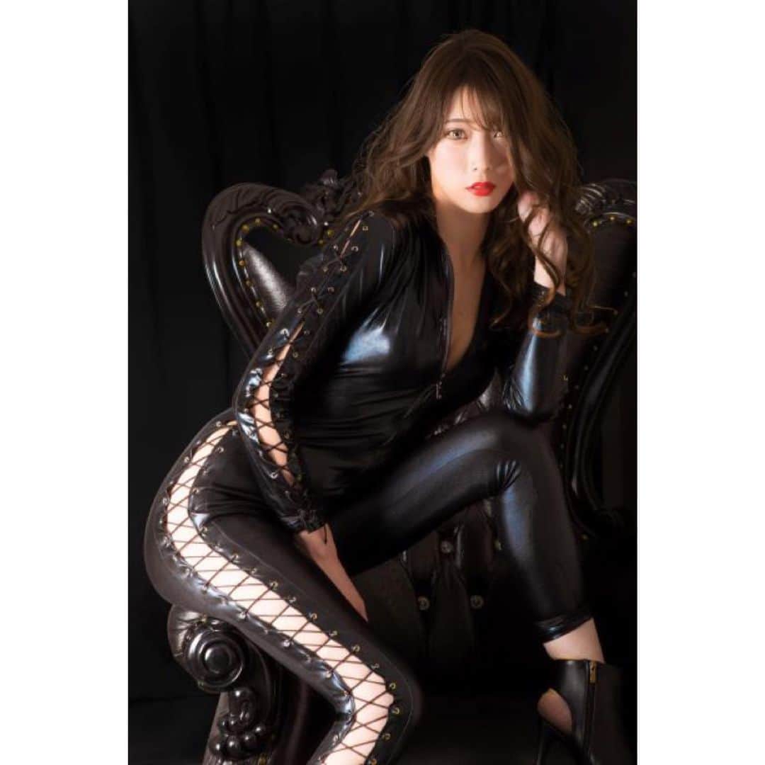 のインスタグラム：「今日も一日お疲れ様でした🧸  わいが女スパイやってた頃の写真🦹‍♀️  #ddtpro #prowrestling #prowrestler」