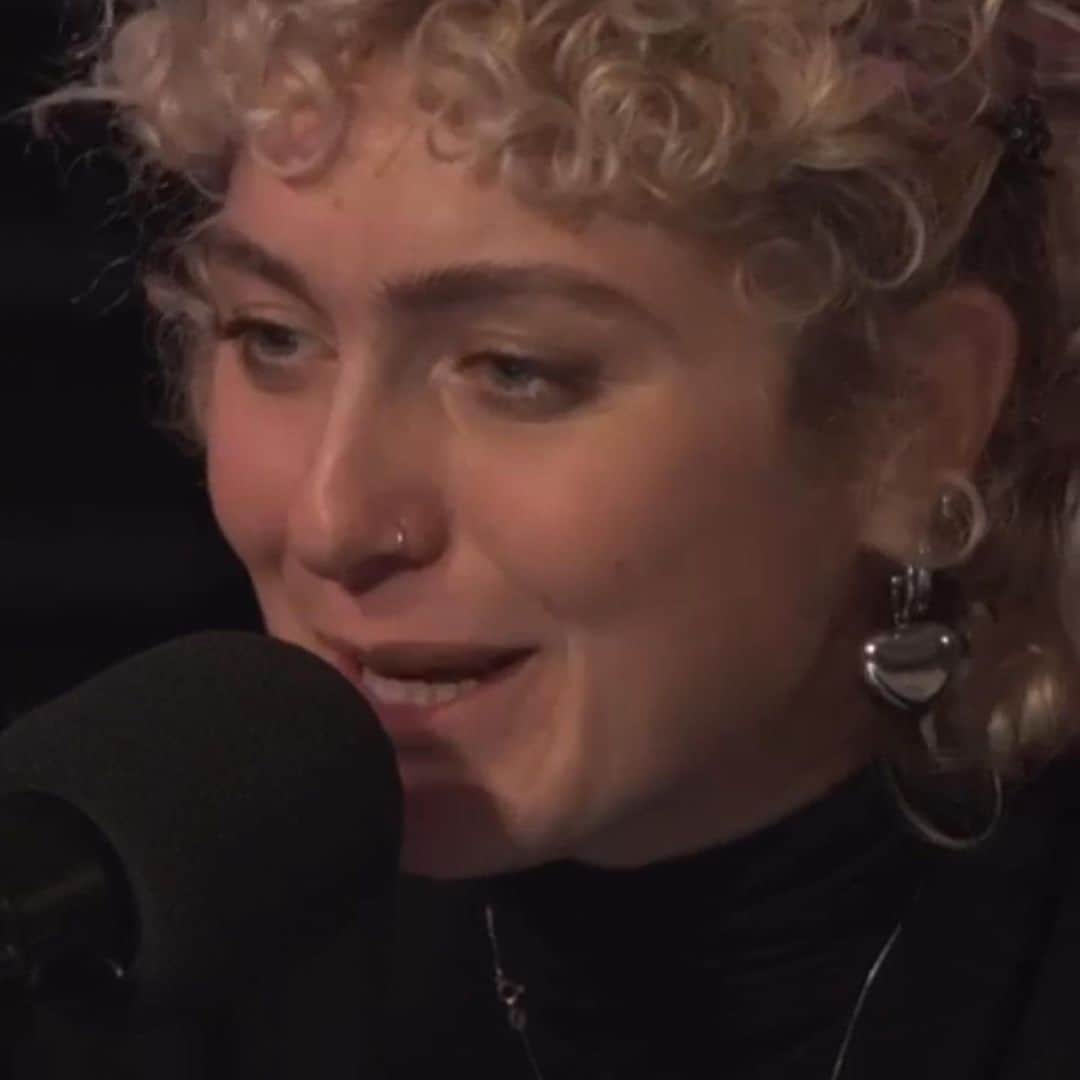 Sofia Viscardiさんのインスタグラム写真 - (Sofia ViscardiInstagram)「pick you fighter serietà edition per annunciare l’uscita di Anche Tu, podcast di @profilodiventi e @choramedia x @universalpicturesita scritto con la collaborazione di @ufficiofurore (cc @daughter_of_fury) dove io e @lorenzoluporini parliamo di cose importanti e speriamo di farlo con la delicatezza e la cura necessarie  da ieri per tre settimane 2 episodi ogni lunedì su tutte le piattaforme audio gratuite  grazie @lasilviar @quidwilla @annan_gelica」12月21日 3時22分 - sofiaviscardi