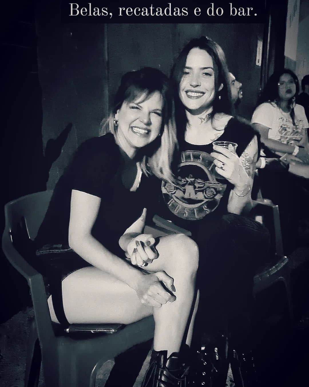 Anna Vargasのインスタグラム：「Só pra deixar no feed umas fotos de um dia bem legal com amores da minha vida.🤘🏻🖤 Ps. Saudade amigaaaaa @juliana.custodio86 . #rocknroll #rockwillneverdie」