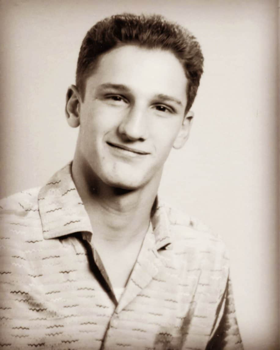 アマンダ・リゲッティのインスタグラム：「It is with deep sorrow and a heavy heart I bid farewell to my beloved father. Fly with angels Daddy-O. Rest easy 🕊️🤍」