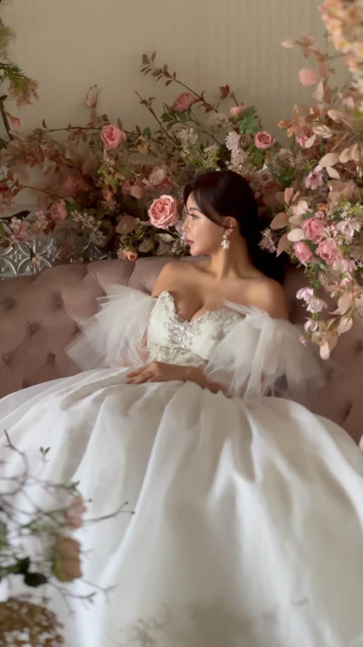 リュ・ジヘのインスタグラム：「🌸🌸🌸  #더브라이드웨딩촬영」