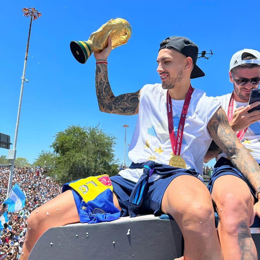 のインスタグラム：「GRACIAS DIOS POR HACERME ARGENTINO 🙏🏽💙🏆」