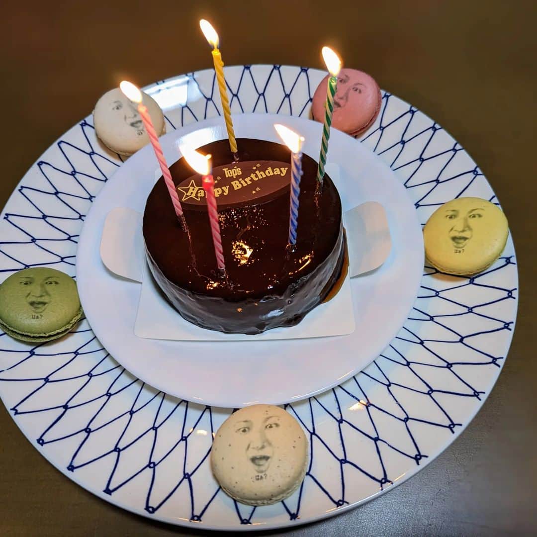 ネモさんのインスタグラム写真 - (ネモInstagram)「今年の誕生日ケーキは俺の顔のマカロンでした😂」1月5日 0時12分 - alienware_nemo