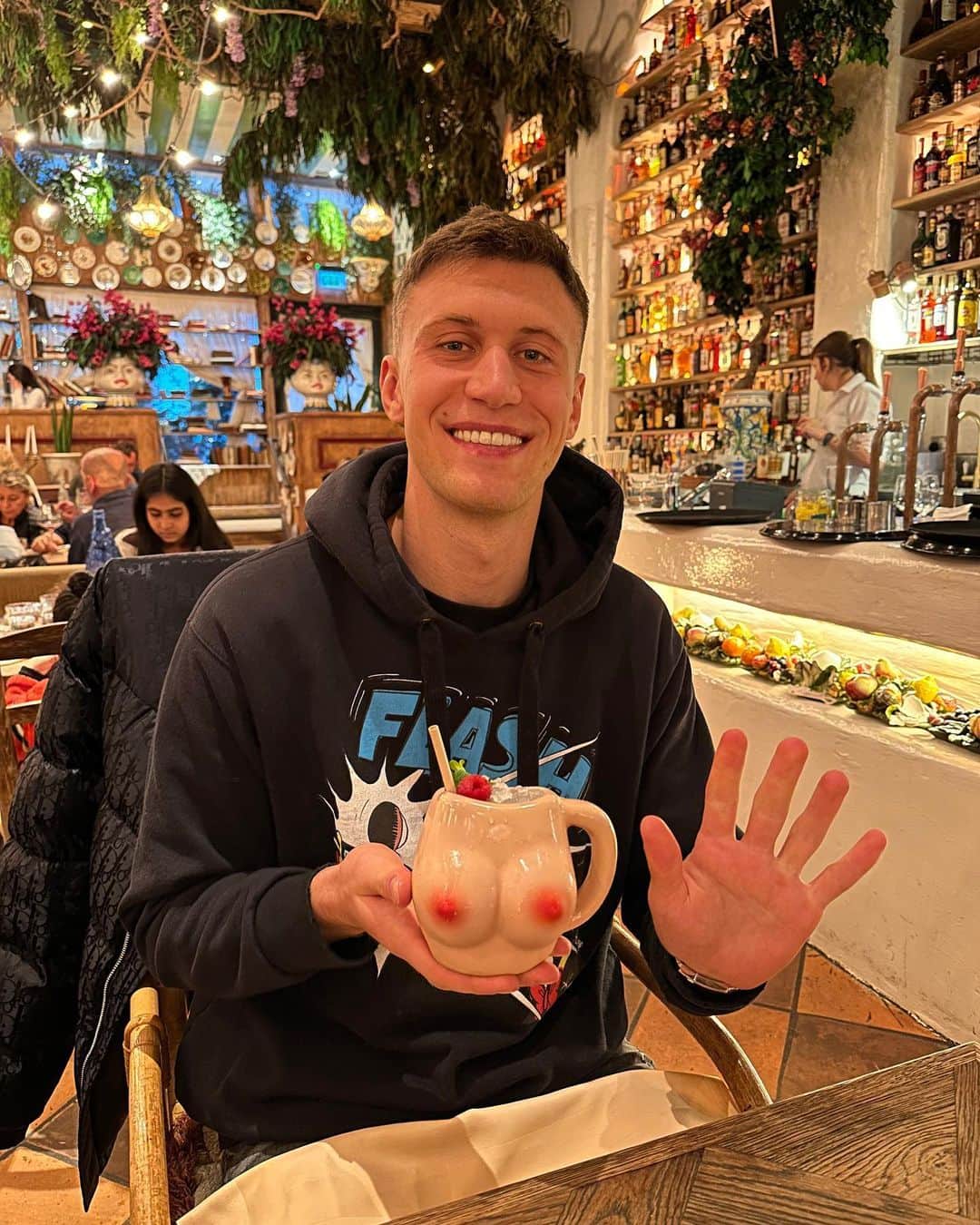 クリスティアン・ビエリクのインスタグラム：「25 today! Thank you for all your kind messages and continued support. I really appreciate it! 🎂🥂」
