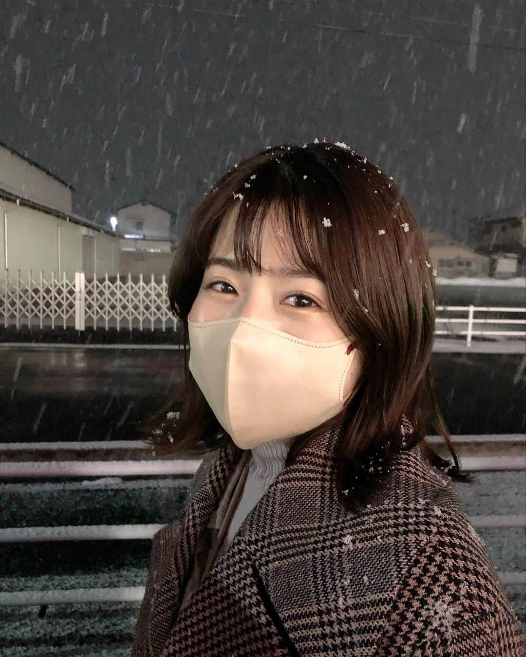 田中萌さんのインスタグラム写真 - (田中萌Instagram)「* 雪国の人は雪では傘をささないと言われています  #雪#冬を取り戻した」1月4日 17時44分 - moetanaka_ex
