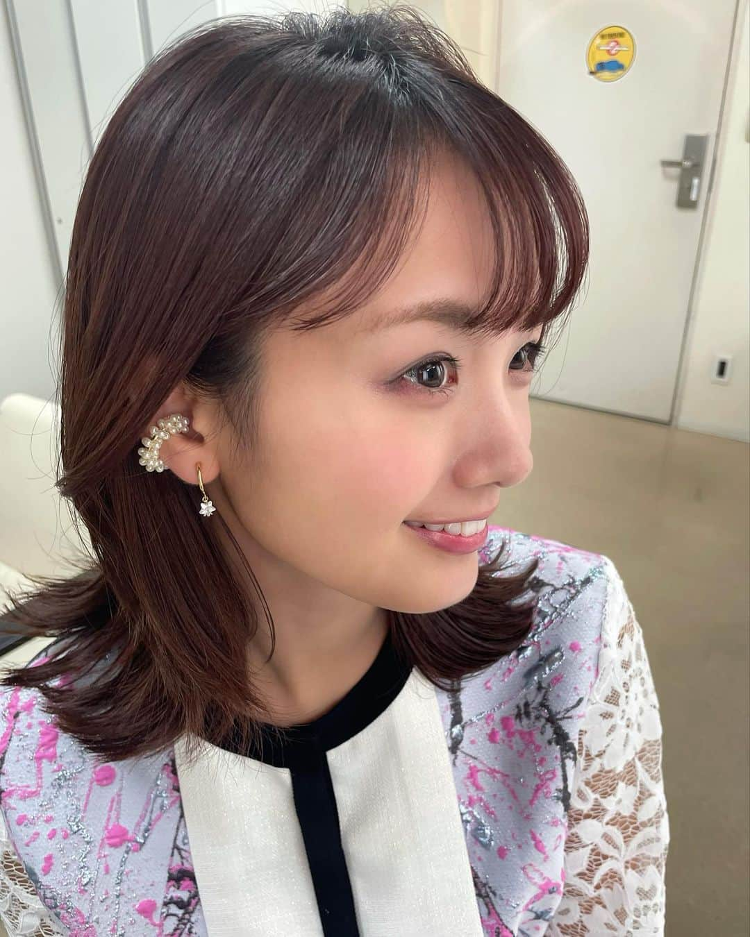 井上清華さんのインスタグラム写真 - (井上清華Instagram)「✳︎ めざましの時は付けないので 他のお仕事の時に イヤカフを付けるのが 最近のプチ楽しみです。笑  今夜19時〜 『#世界法廷ミステリー』 「#イチケイのカラス」とのコラボSPです！ ぜひ👩🏻‍⚖️👩🏻‍⚖️👩🏻‍⚖️  #今年もよろしくお願いします」1月4日 18時06分 - seika_inoue