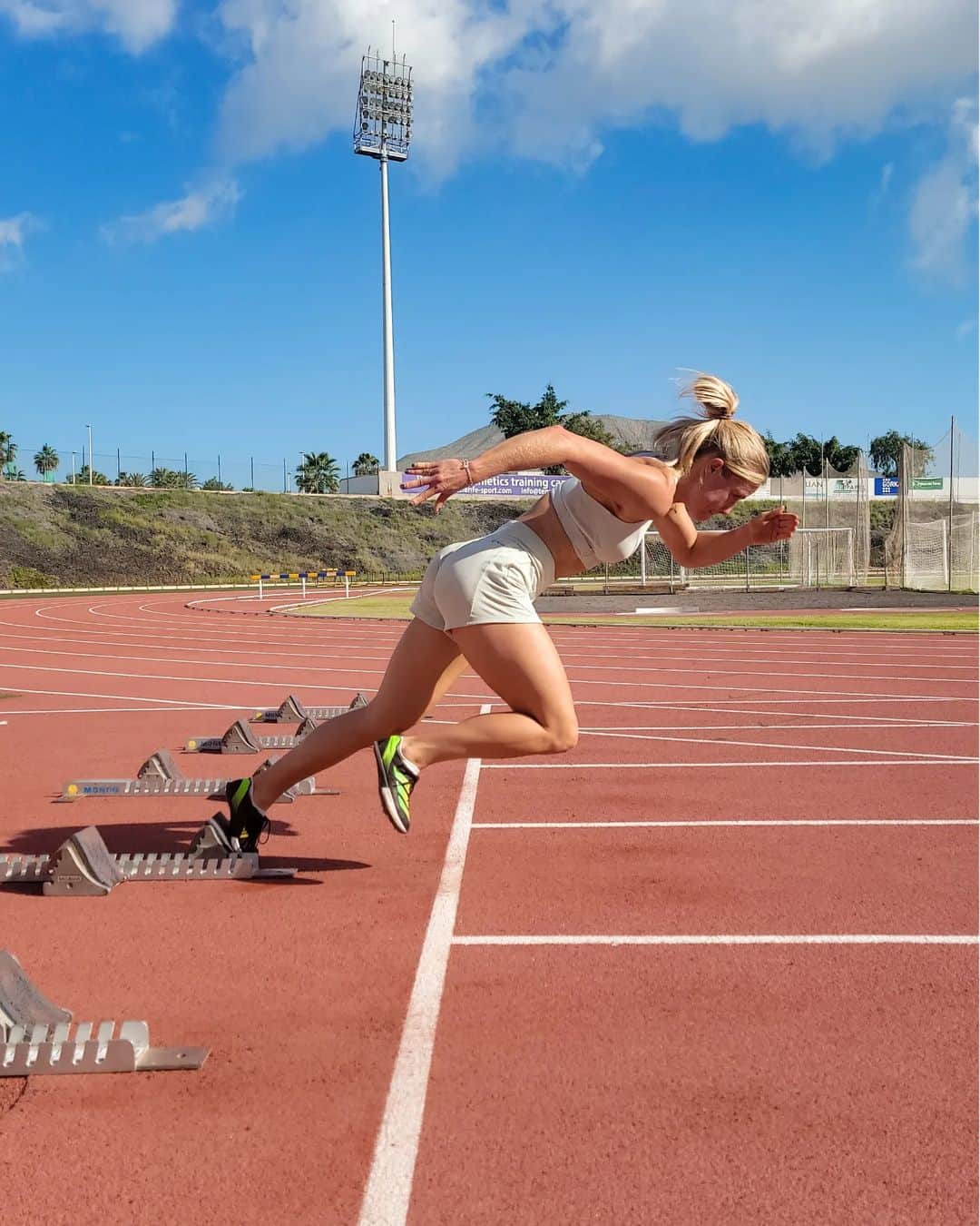 Astrid GLENNER-FRANDSENのインスタグラム：「Dag to fra start til slut 🌞」