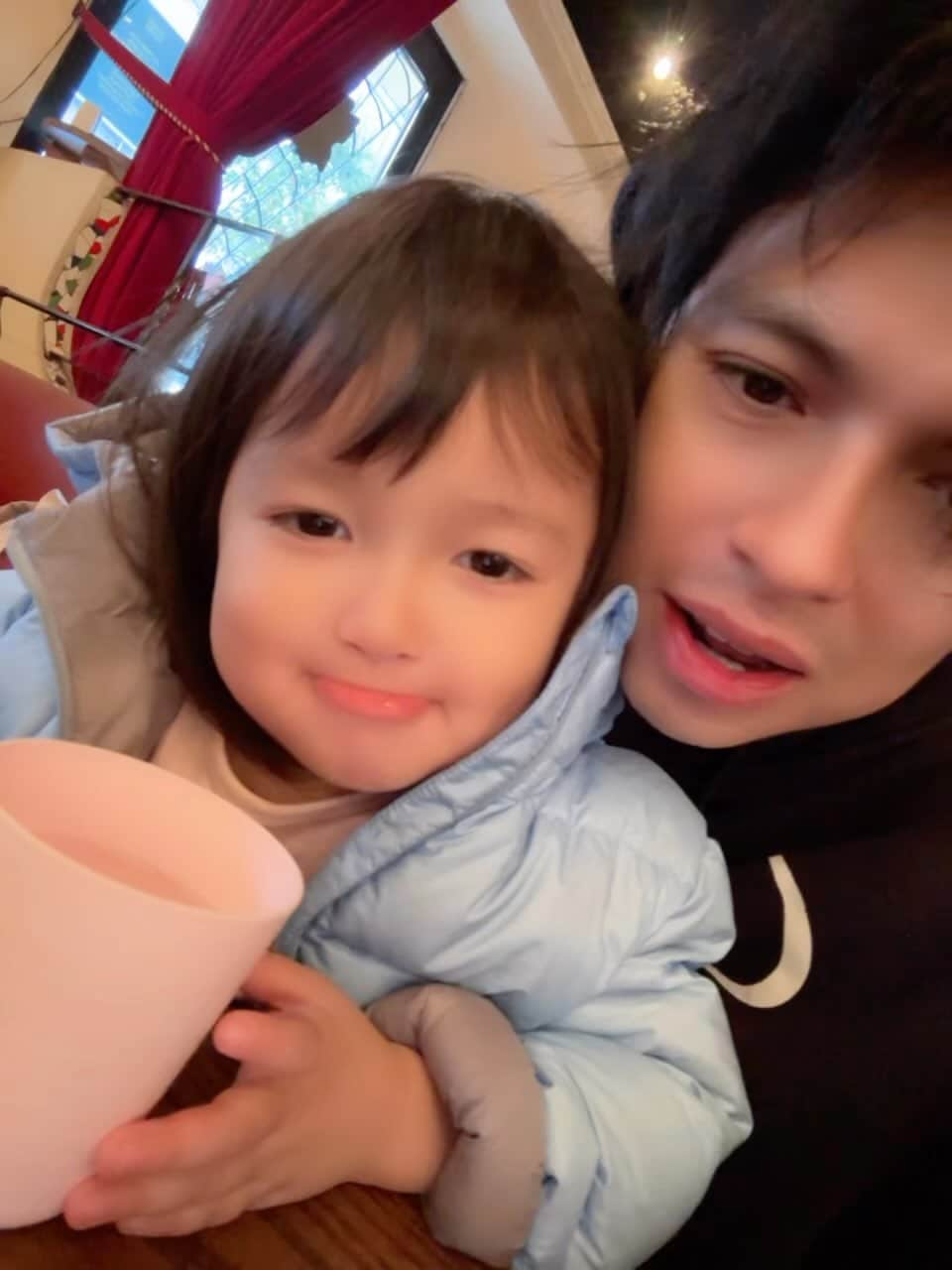 アレクサンダーのインスタグラム：「ピカチュウ❤️ アマゾン❤️ 声も可愛いな❤️」