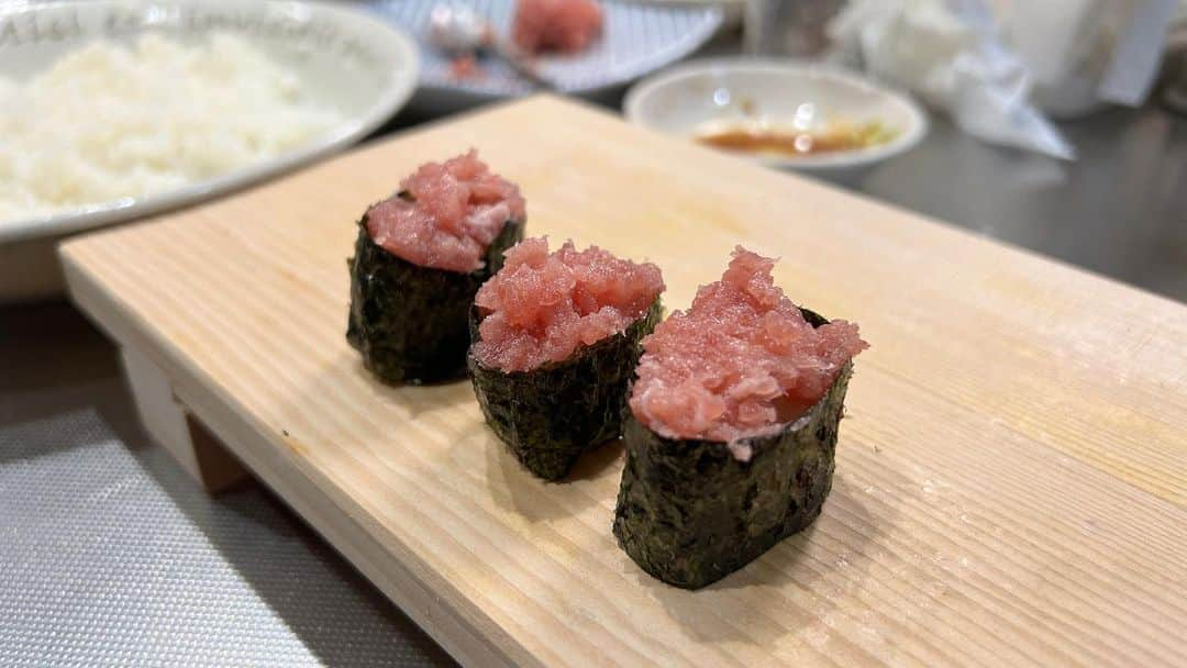 靴磨き芸人 奥野奏のインスタグラム：「3歳児用ミニ寿司作った🍣」