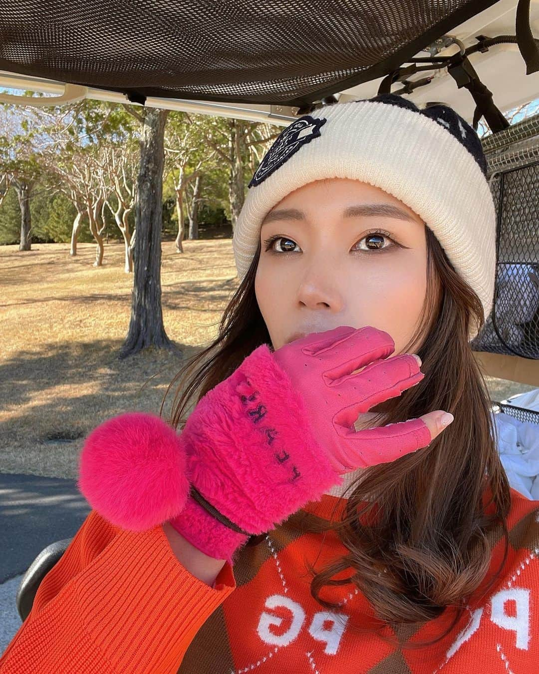 manaのインスタグラム：「ゴルフ2023年はいっぱい行きたい⛳️ 久しぶりに超楽しかった😂  めっちゃあったかかった🌞  #ゴルフ #ゴルフ女子」