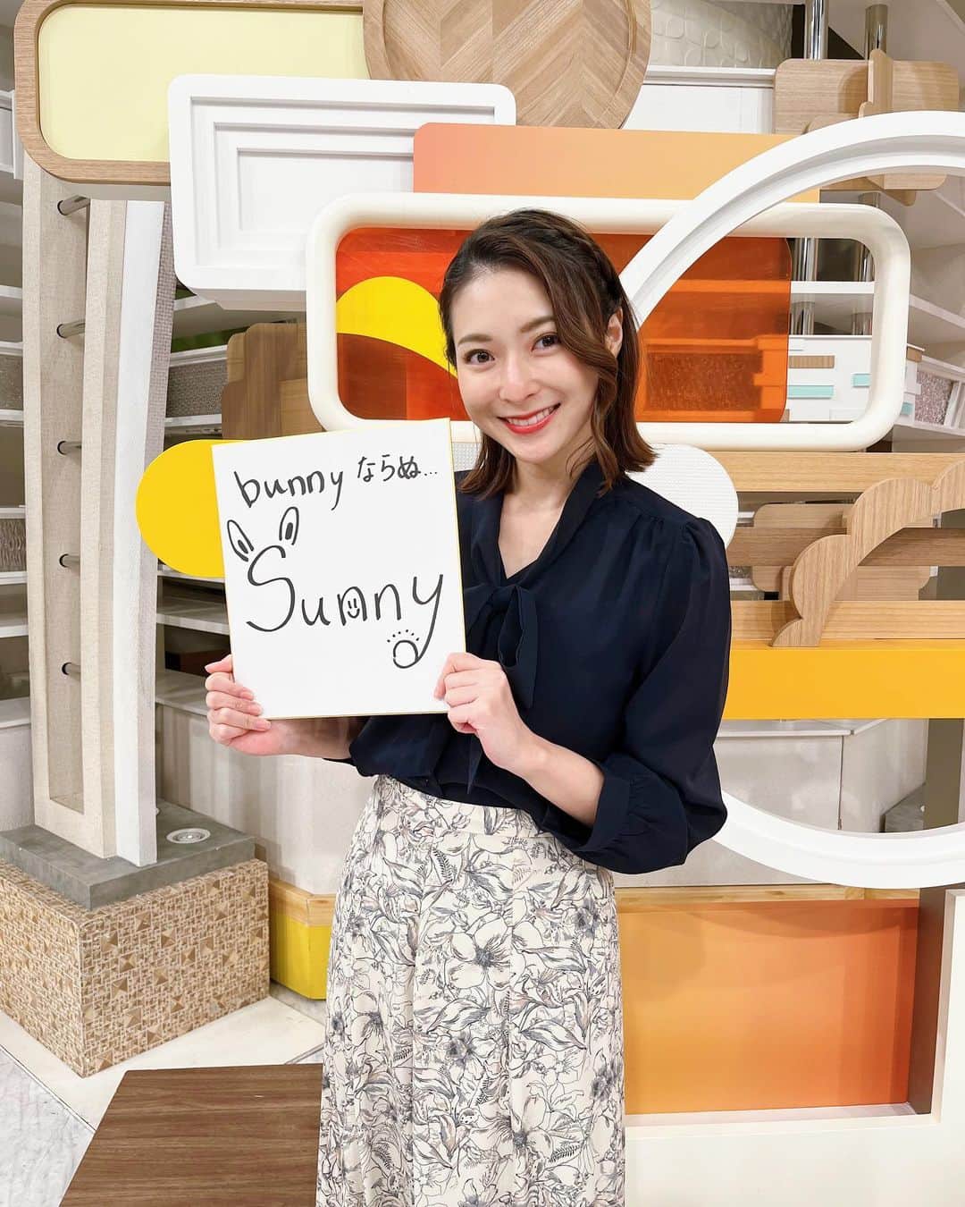 住田紗里のインスタグラム：「2023年最初のグッド！モーニングでした☀️ 今年の抱負も書きましたよ〜 感謝の気持ちを大切にすることは変わらず、 何事にも明るく前向きに、 一つ一つ楽しんで取り組んでいければと思います✨  今年もこんな私ですが、 宜しくお願い致します！  トップス tocco closet (@tocco_closet)  スカート mysty woman (@mystywoman_com)  #2023年宜しくお願い致します #仕事始め #今年の抱負 #bunnyではなくsunny #明るく前向きに #グッドモーニング#衣装#toccocloset#mystywoman#テレビ朝日#テレ朝#テレビ朝日アナウンサー#アナウンサー#住田紗里」