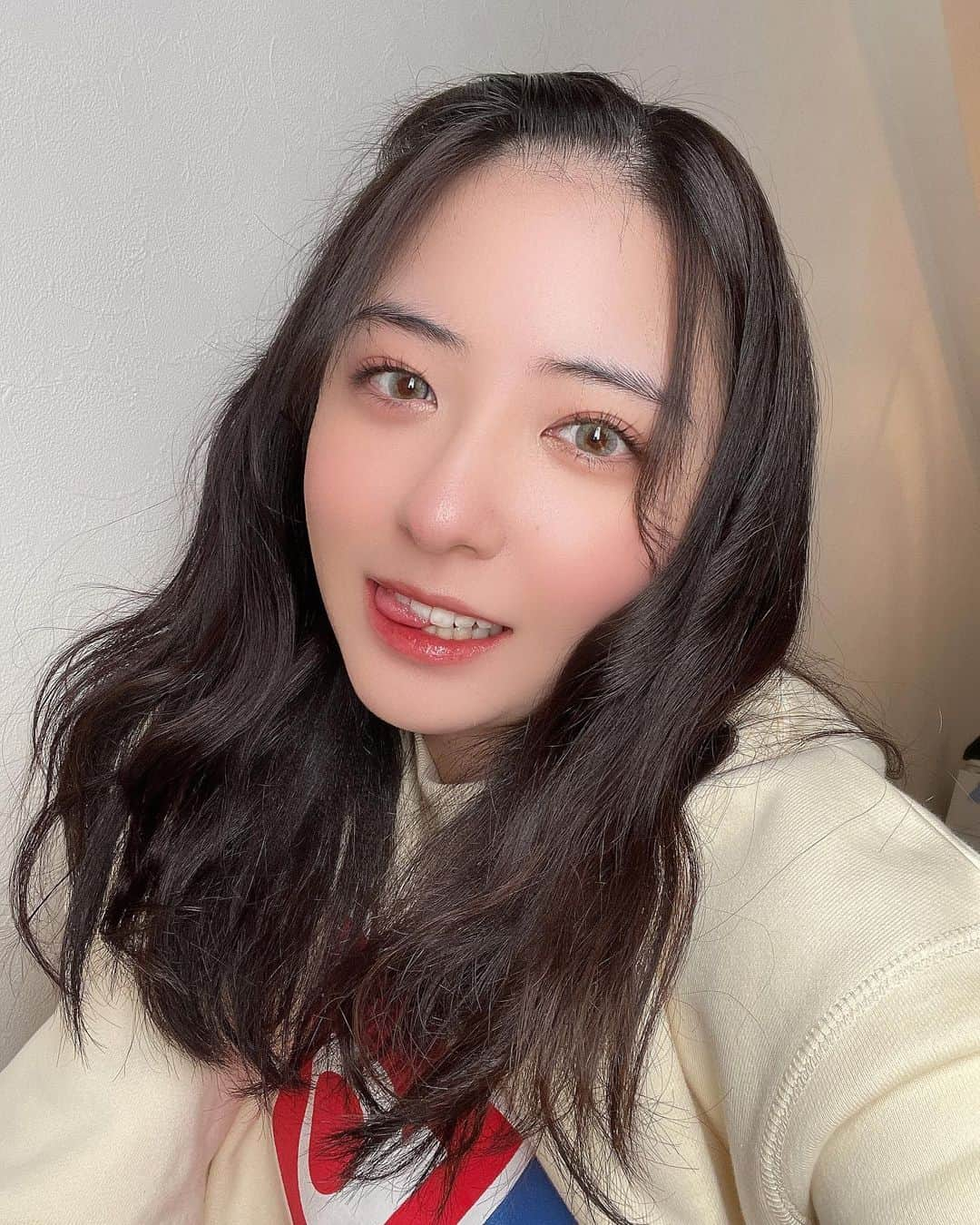 麻倉瑞季さんのインスタグラム写真 - (麻倉瑞季Instagram)「フォロワー様5万人ありがとうございます🌷 前髪上げてみた😽💕  #ミスマガジン2022 #ミスマガジン #麻倉瑞季 #グラビア #グラビアアイドル #グラビア撮影 #グラビアモデル #グラビア自撮り部 #アイドル  #拡散希望 #asiangirls #japanesegirl #selfie #idol #model #gravure #portrait #自拍 #时装 #粉我 #igersjp  #overprint」1月4日 18時55分 - mizuki_asakura_