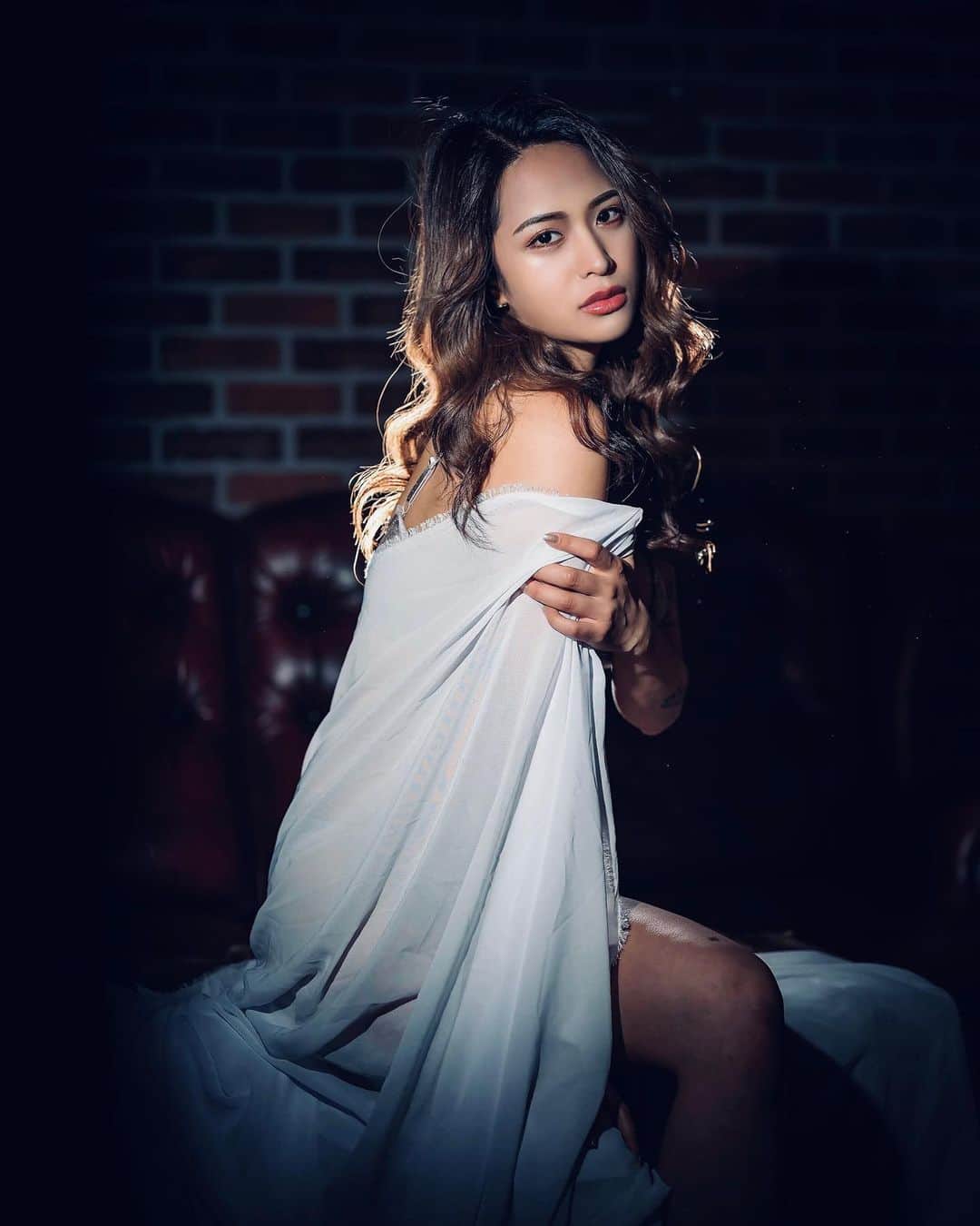 ABBYのインスタグラム：「🫧2023年初投稿🫧 . 皆今年もよろしくね🐰 . #2023  #happynewyear  #newpost  #portrait  #lingeriemodel  #victoriassecret  #ravijour」