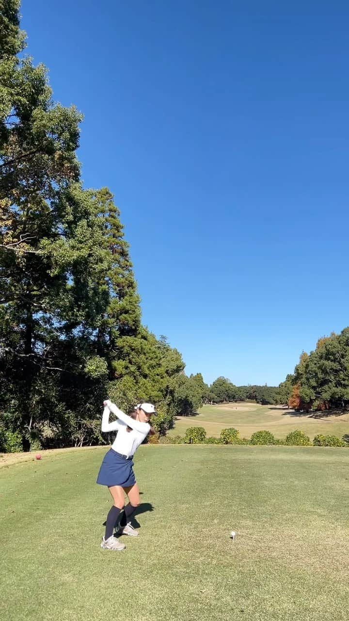 萩原菜乃花のインスタグラム：「ドライバーが良かった日⛳️  明日は仕事初め〜！ みなさんはいつからお仕事ですか？☺️  今年もたくさんお仕事できるように 健康第一でがんばろーう！！♡  #ゴルフ#ラウンド#スイング動画#ゴルフスイング#ゴルフ女子#ゴルフ男子#ゴルフコーデ#ゴルフウェア#アディダス#仕事初め」