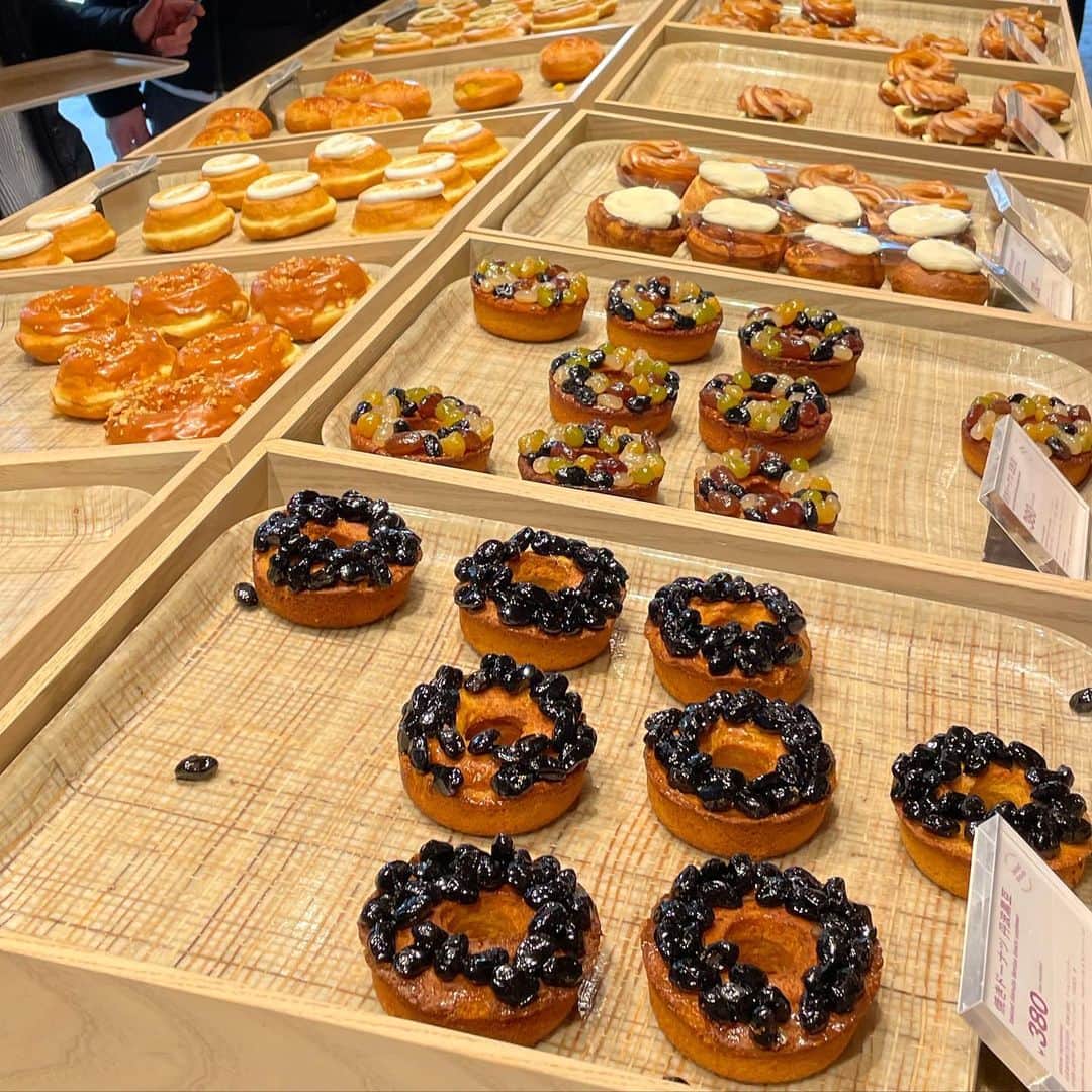 小林恵月さんのインスタグラム写真 - (小林恵月Instagram)「・ 📍koe donuts kyoto🍩 ・ ずっと気になっていたお店へ🫶 可愛いドーナツがきらっきらに輝いてた🤍美味しかった🤤」1月4日 20時35分 - ezuki_kobayashi
