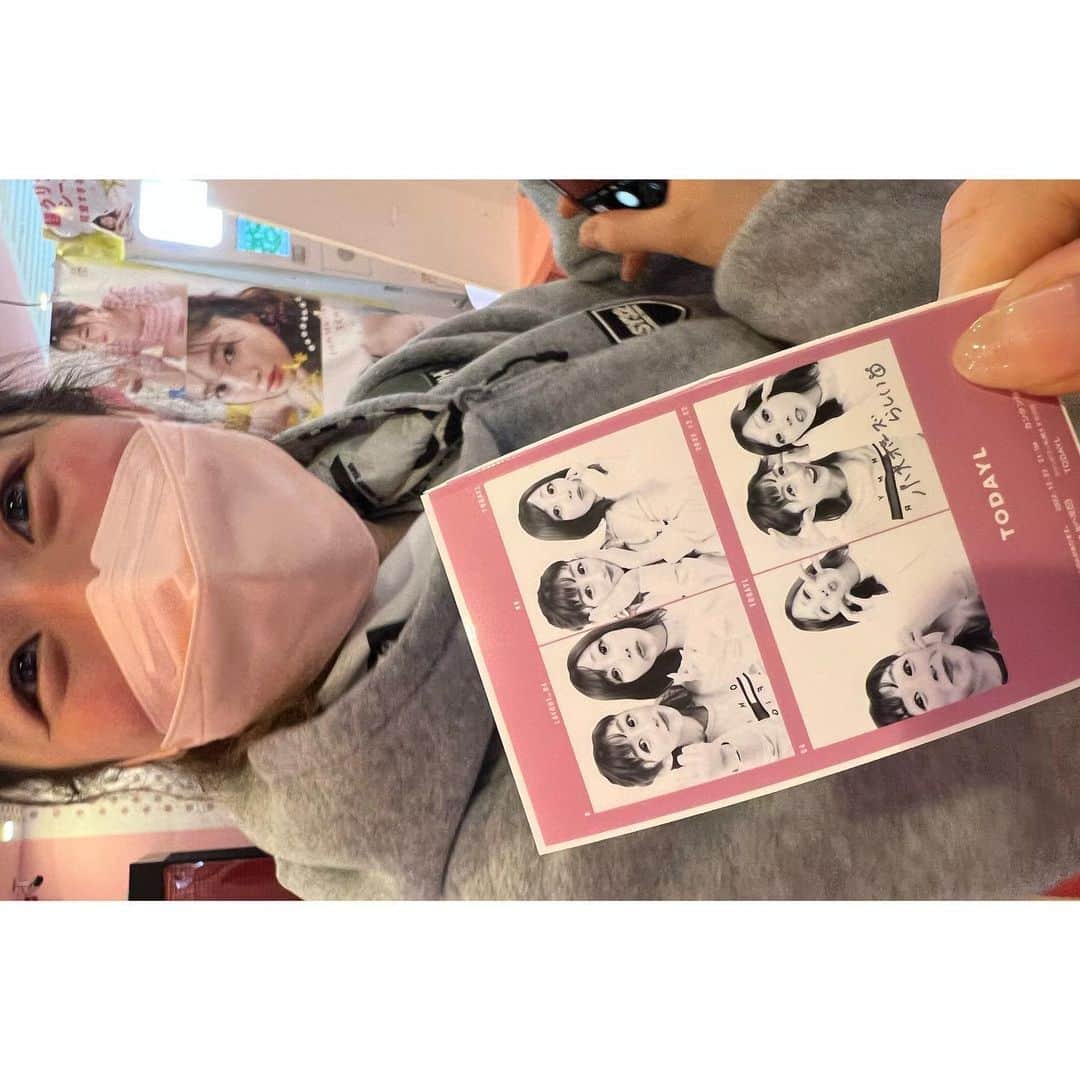 小山綾菜のインスタグラム：「. . . 2022年最後らへんの思い出❤️‍🔥 . . 目でかっ！ 鼻たかっ！ 顔小さっ！  違和感すぎるし 機械に置いてかれるし ワタワタして終わったけど 楽しさMAXで笑いすぎたね笑 . . . #奥山優奈 #小山綾菜 #ぷりんと倶楽部  #プリクラ  . . ...★」