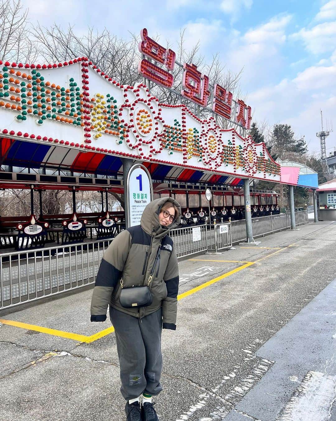 のインスタグラム：「明けましておめでとうございます🎍 今年は韓国-9℃の世界で年を越しました！ 今年も自分らしく、パワフルに頑張っていきます✨  応援宜しくお願いいたします。」