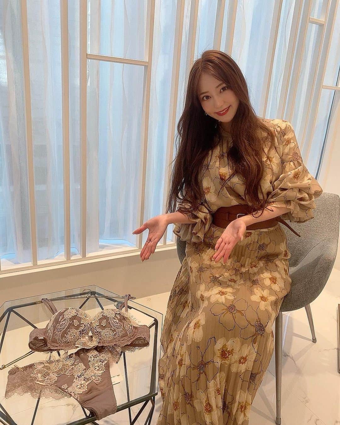 堀尾実咲のインスタグラム：「GINZASIXのワコールメゾンでランジェリーをオーダーしてきたよ🤫💖　  カップ、ワイヤー、アンダー、好きなデザインを選べるセミオーダーだから自分のからだにぴったりなブラジャーを選べるの🥹  わたしはピンクベージュに繊細なレースがあしらわれたこのデザインでお願いしました☺️  なんと♡ そんなワコールサイズオーダーの新規キャンペーンイベントが実施されるみたいなので、気になってる方はこの機会にぜひぜひ☺️  🌟1月11日（水）～24日（火）🌟    ご予約は @wacoalmasion のハイライトをチェックしてみてね🫶  ✨ご予約✨ https://coubic.com/wacoal-g6/839686/book?selected_course=456622  ✨ワコールメゾンHP✨ https://www.wacoal.jp/maison/?link=sitemap    #ワコールメゾン #ワコールサイズオーダー #3Dsmart&try #自分にぴったりのブラジャー #pr」