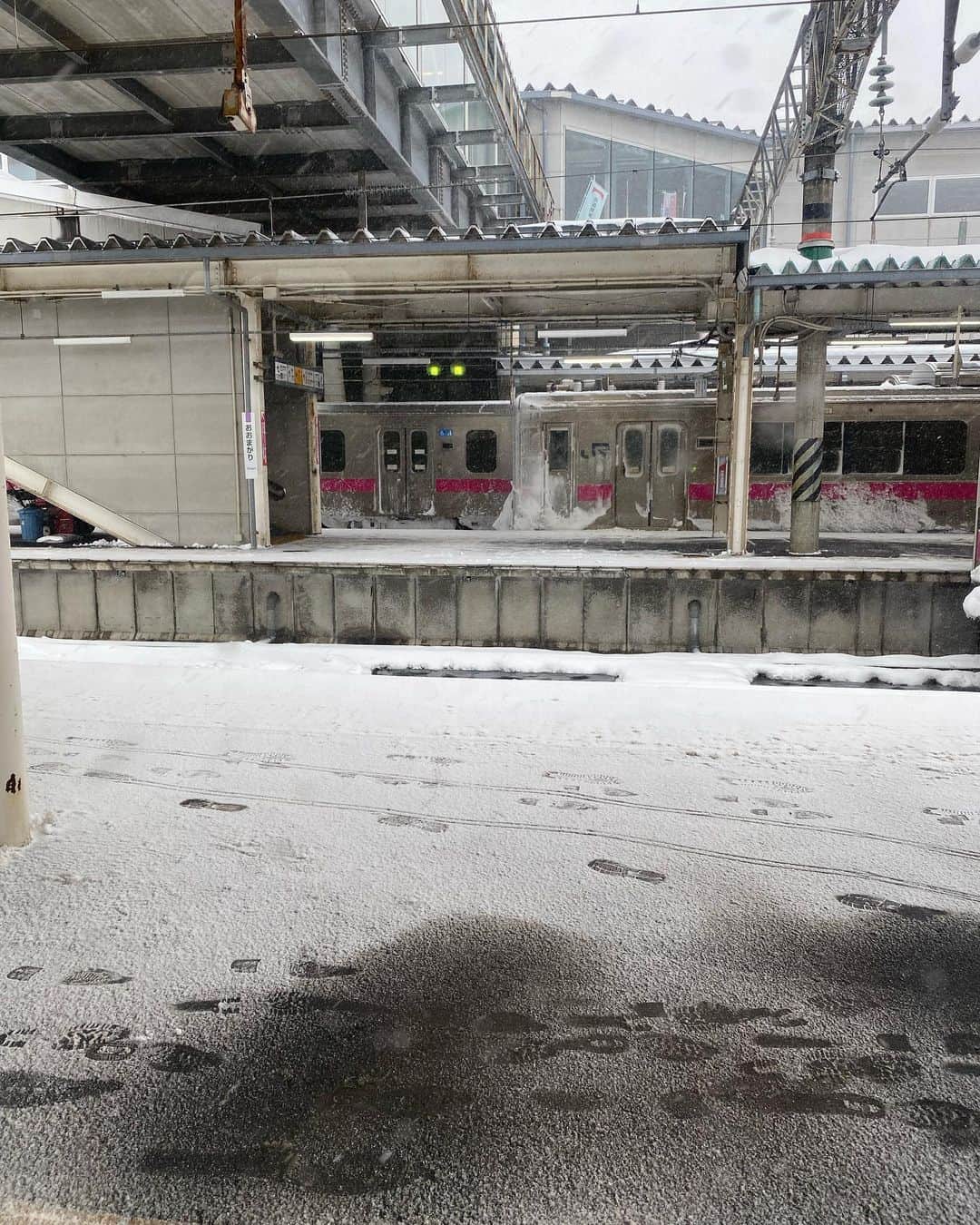 櫻田佑のインスタグラム：「電車寒そう」