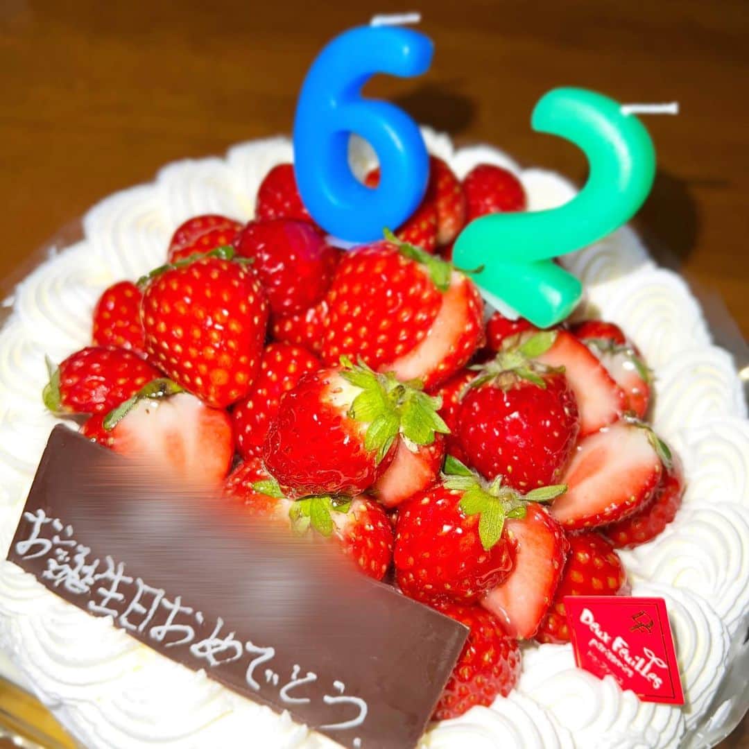 柳葉敏郎さんのインスタグラム写真 - (柳葉敏郎Instagram)「🎂 改めて沢山のお祝いメッセージありがとうございました！🙏🏻 62歳も頑張ります‼️ 応援よろしくお願いします‼️」1月4日 22時39分 - toshiro_yanagiba_official