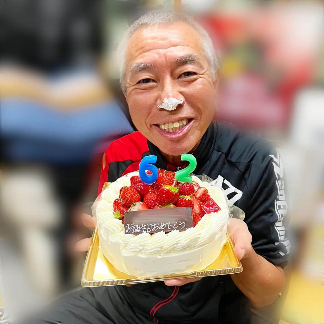 柳葉敏郎さんのインスタグラム写真 - (柳葉敏郎Instagram)「🎂 改めて沢山のお祝いメッセージありがとうございました！🙏🏻 62歳も頑張ります‼️ 応援よろしくお願いします‼️」1月4日 22時39分 - toshiro_yanagiba_official