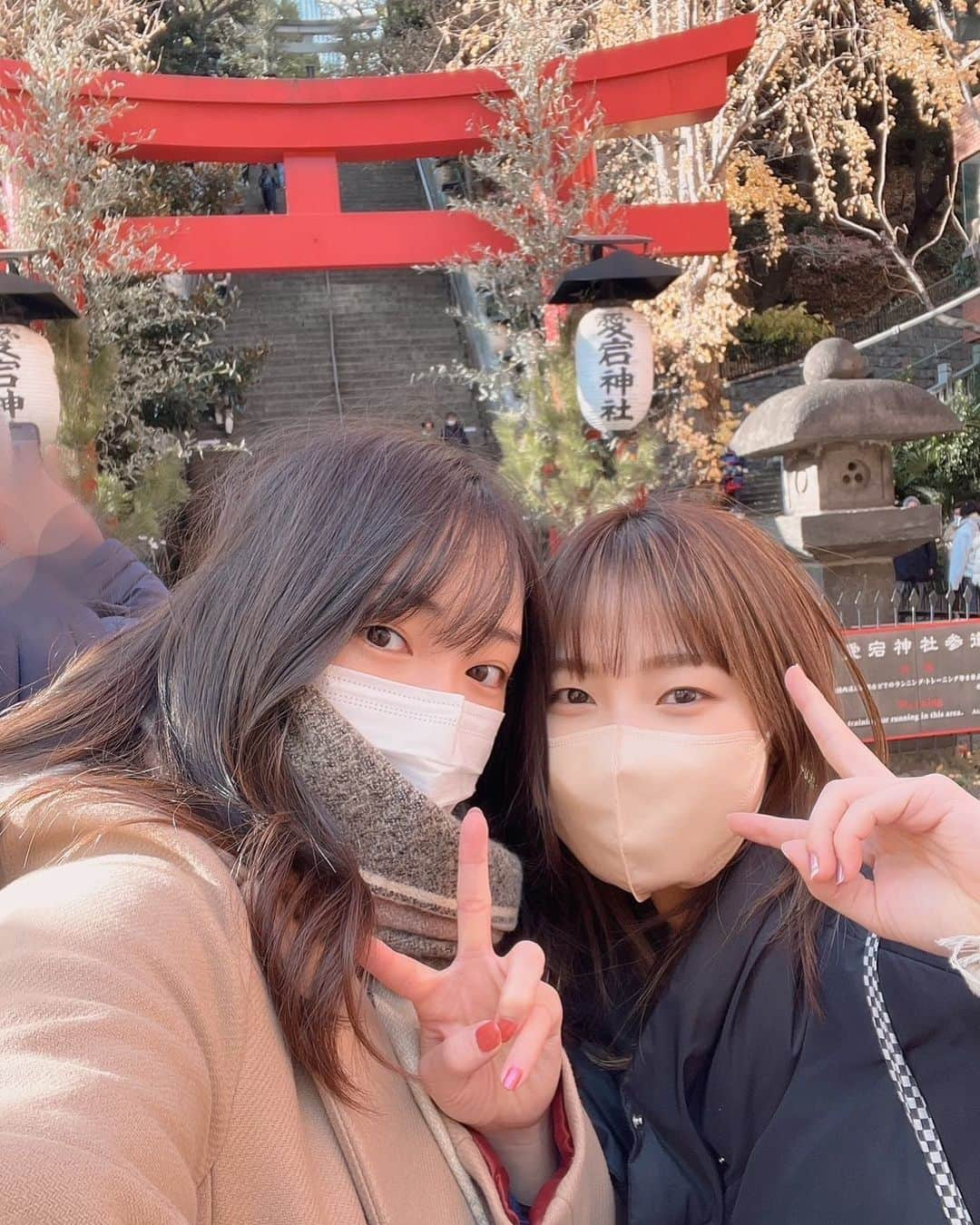 譜久村聖さんのインスタグラム写真 - (譜久村聖Instagram)「さやしすんと初詣に行ったよ⛩  寒すぎて温め合いながら並びました🥶 お参りできて良かった〜  おしるこも飲んだ𖦹‎' ω '𖦹‎‎  #morningmusume #モーニング娘23 #morningmusume23 #モーニング娘 #鞘師里保 ちゃん #譜久村聖 #初詣 #お参り」1月4日 22時45分 - mizuki_fukumura.official