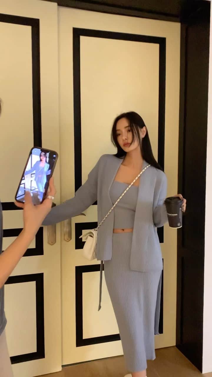 キム・ボラムのインスタグラム：「나 일개미🤭」