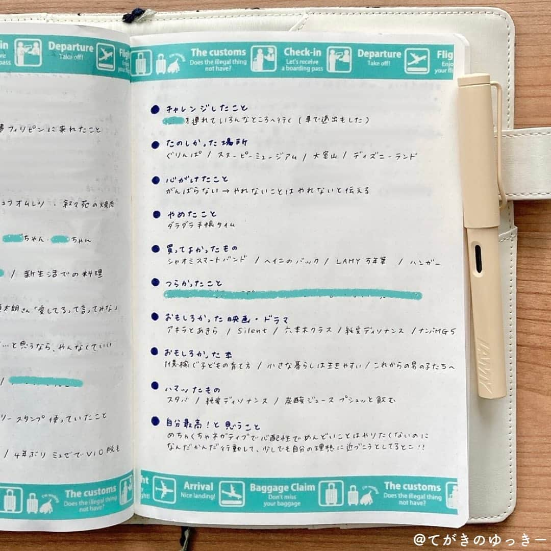 てがきのゆっきー さんのインスタグラム写真 - (てがきのゆっきー Instagram)「あけましておめでとう〜🕺💓 ⁡ 遅くなっちゃった！ けど #手帳かがみもち どーん🍊 （わたししか使ってないタグだよ、寂しい😂） ⁡ あと、2022年の振り返り✨ 毎年同じ質問に答えてるので、今年はどうかなって比較するのがたのしい！この質問リスト使って振り返りしてくださっている方もいてとてもうれしいです！ タグ付けしてくださってたら見に行ってます💓 ⁡ 最近書く文字が小さくなってて、ちょっと見にくいかなと思ったのでアップにした写真も載せてみました！ ⁡ 2022年は、純愛ディソナンスと六本木クラス楽しかったなぁ…🥰 ⁡ 今年も楽しく過ごせますように🍊 今年の目標は、次回？投稿します✨ ⁡ #今年の手帳 #365デイズノート #365daysnotebook #今年の振り返り #手帳タイム #手帳の中身 #手帳カバー #ほぼ日 #ほぼ日weeksカバー #lamysafari #lamy万年筆 #ほぼ日カバー」1月4日 23時07分 - tegakinoyuki