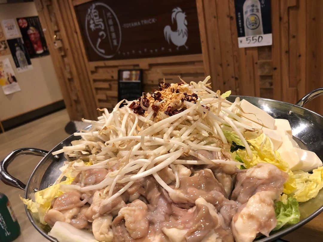 鶏っく富山さんのインスタグラム写真 - (鶏っく富山Instagram)「どうも！鶏屋です😎  冬季限定で食べ飲み放題に🍲 モツ鍋or水炊き鍋がついてます！  3300円5品 3800円9品 5000円11品  品数とお料理のグレードが上がります⤴︎⤴︎  明日はまだ空きがありますので是非！  #富山 #駅前 #鶏っく #居酒屋 #完全個室 #お得 #宴会 #飲み放題 #やってるよ #地鶏  #地酒 #鉄板焼き #九州料理 #愛と笑顔 #コロナ対策 #バッチリ #記念撮影 #任せてや #teamびーじー #馬刺し #水炊き #食いだおれ」1月4日 23時31分 - trick.toyama