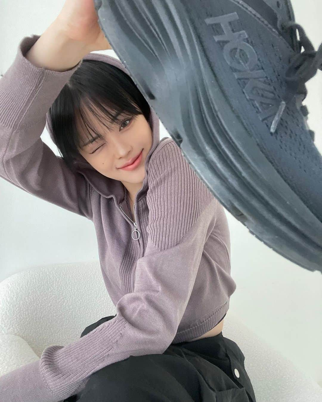 ビヤさんのインスタグラム写真 - (ビヤInstagram)「#광고 @hoka_kr   #HOKA  #FlyHumanFly」1月4日 23時32分 - b_2ya