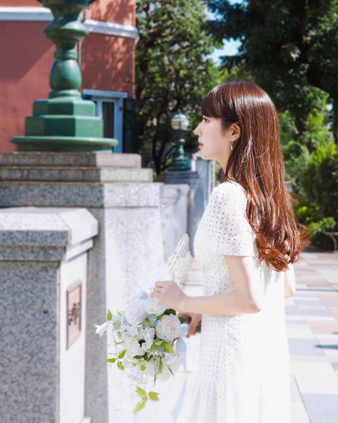 佐倉知里のインスタグラム：「🕊‪𓂃 𓈒𓏸🤍  photo by mum . . . . . . . . . #ブーケ撮影中 #時差ですね」