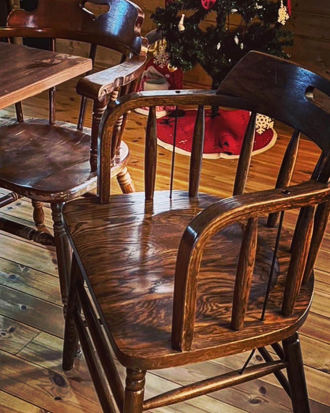 祖父江大輔のインスタグラム：「#vintage  #antique #chair #america  @storeinfactory  @wantantique_eaststore」
